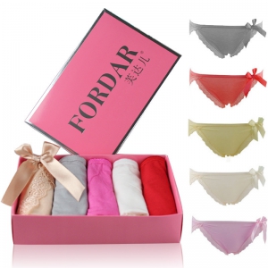 A set of 5 pieces cotton underwears