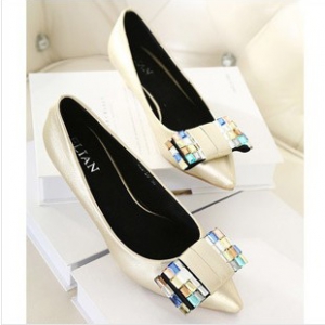 Pointed wedges shoes with bow