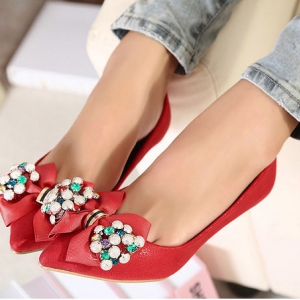Red wedge shoes with bow