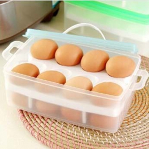 Portable storage box for eggs