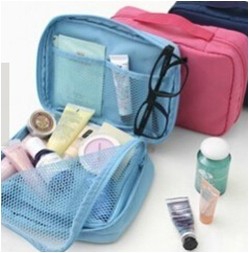 Travel pouch for cosmetics